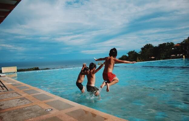 5 dicas para entrar em uma piscina gelada